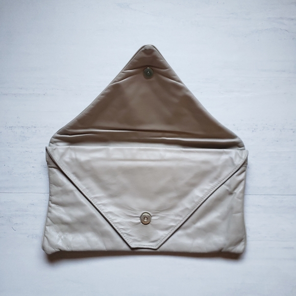 Vintage Hala Snakeskin Oversized Clutch - Picture 4 of 10